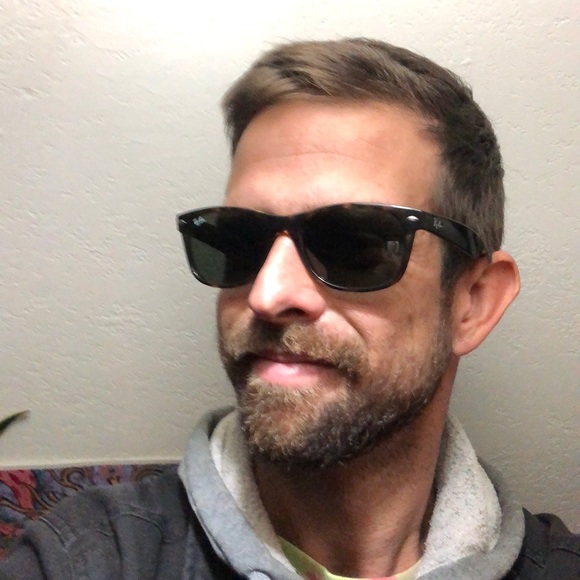 Ray Ban Wayfarers - Picture 1 of 2